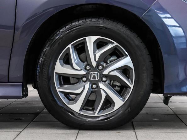 Honda Stepwgn V с пробегом 2016 года, цена 1 699 000 рублей, 119159 км, минивэн, Автокод Объявления