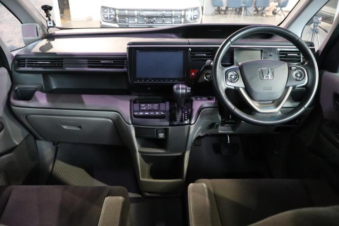 Honda Stepwgn V с пробегом 2017 года, цена 1 269 000 рублей, 235000 км, минивэн, Автокод Объявления