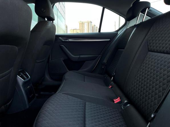 Skoda Octavia III (A7) Рестайлинг с пробегом 2018 года, цена 1 041 300 рублей, 286350 км, лифтбек, Автокод Объявления