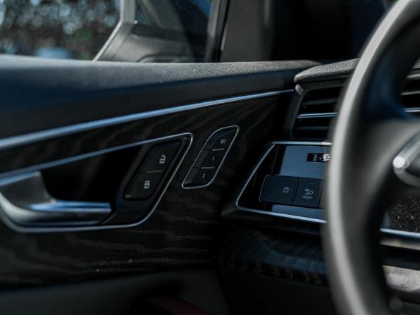 Audi Q8 I (4M) с пробегом 2022 года, цена 6 050 000 рублей, 115834 км, внедорожник, Автокод Объявления