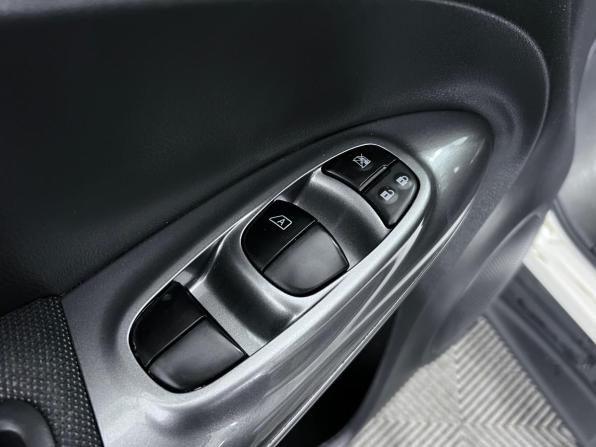 Nissan Juke I с пробегом 2012 года, цена 750 000 рублей, 255492 км, внедорожник, Автокод Объявления