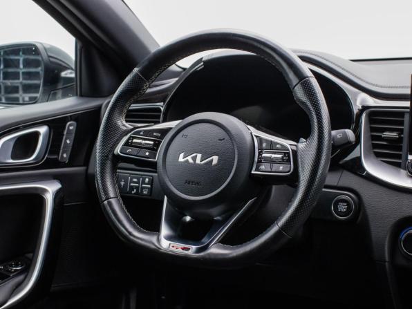 Kia Ceed III Рестайлинг с пробегом 2021 года, цена 2 450 000 рублей, 52657 км, универсал, Автокод Объявления