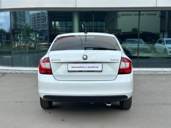 Skoda Rapid I с пробегом 2017 года, цена 990 000 рублей, 139999 км, лифтбек, Автокод Объявления