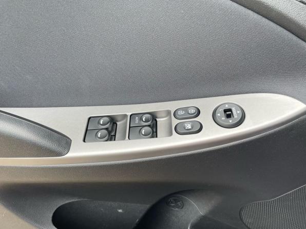 Hyundai Solaris I Рестайлинг с пробегом 2016 года, цена 955 000 рублей, 149260 км, седан, Автокод Объявления