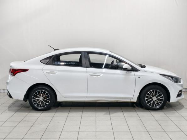 Hyundai Solaris II с пробегом 2017 года, цена 995 000 рублей, 140485 км, седан, Автокод Объявления