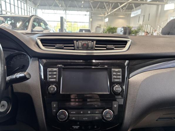 Nissan Qashqai II с пробегом 2017 года, цена 1 341 000 рублей, 211179 км, внедорожник, Автокод Объявления
