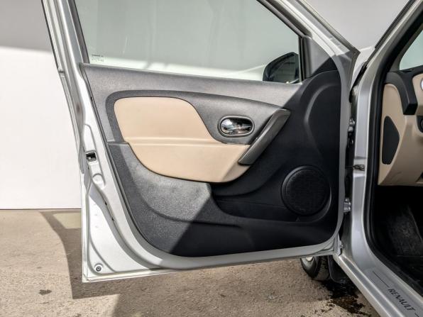 Renault Logan II с пробегом 2018 года, цена 899 000 рублей, 96981 км, седан, Автокод Объявления