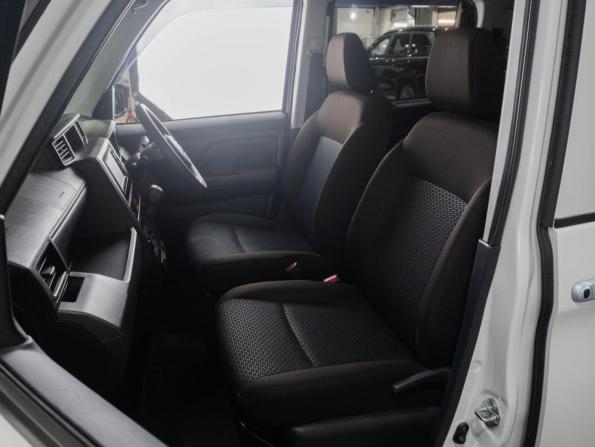 Toyota Roomy I Рестайлинг с пробегом 2021 года, цена 1 300 000 рублей, 46203 км, микровэн, Автокод Объявления