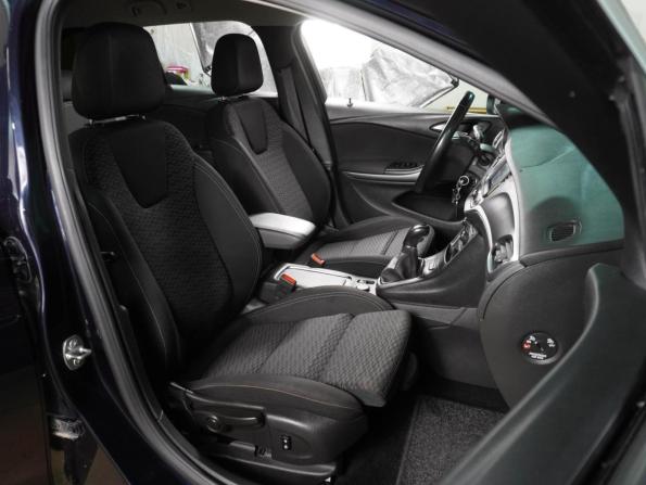 Opel Astra K с пробегом 2019 года, цена 1 099 000 рублей, 196714 км, универсал, Автокод Объявления