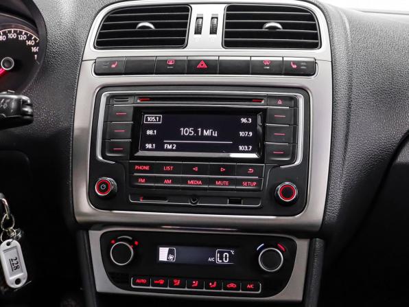 Volkswagen Polo V Рестайлинг с пробегом 2016 года, цена 1 049 000 рублей, 130038 км, седан, Автокод Объявления
