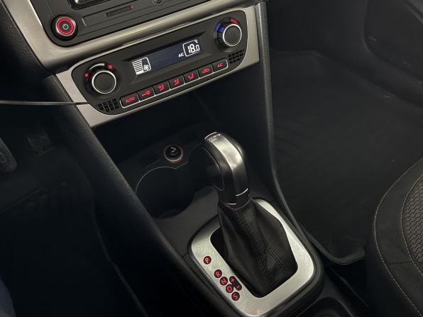 Volkswagen Polo V Рестайлинг с пробегом 2016 года, цена 1 030 000 рублей, 176453 км, седан, Автокод Объявления