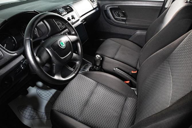 Skoda Fabia II Рестайлинг с пробегом 2012 года, цена 649 000 рублей, 230000 км, хэтчбек, Автокод Объявления