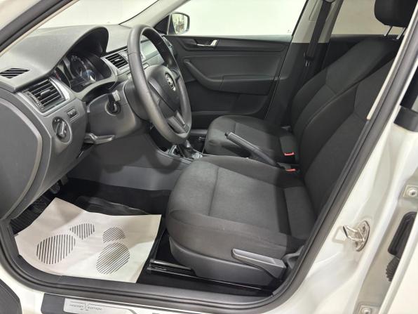 Skoda Rapid I Рестайлинг с пробегом 2019 года, цена 1 280 000 рублей, 93123 км, лифтбек, Автокод Объявления