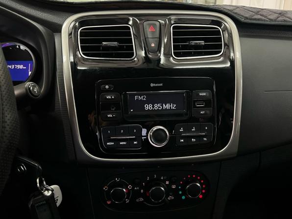 Renault Logan II с пробегом 2018 года, цена 865 000 рублей, 143769 км, седан, Автокод Объявления