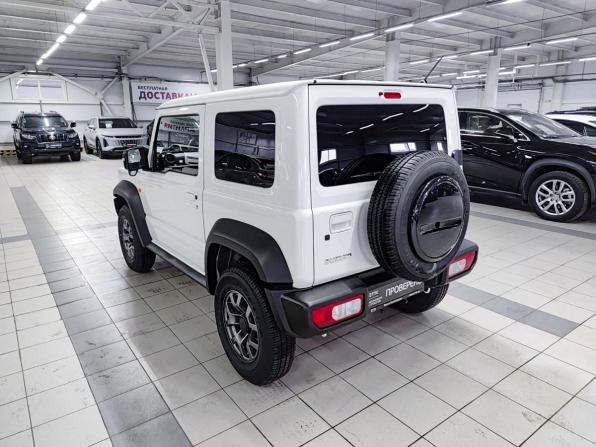 Suzuki Jimny IV с пробегом 2022 года, цена 2 550 000 рублей, 21862 км, внедорожник, Автокод Объявления