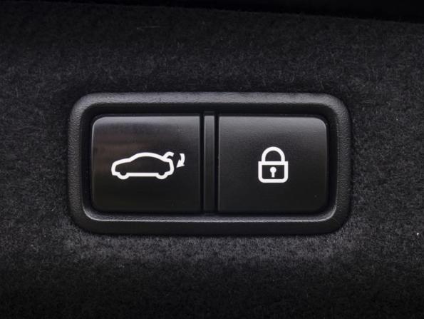 Genesis G90 I Рестайлинг с пробегом 2019 года, цена 2 299 000 рублей, 268067 км, седан, Автокод Объявления