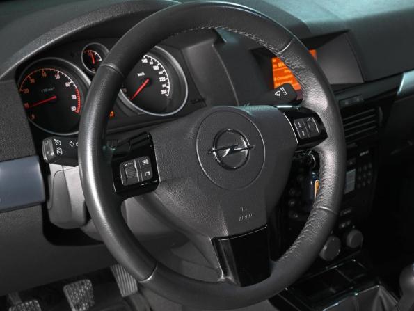 Opel Astra H Рестайлинг с пробегом 2013 года, цена 1 079 000 рублей, 68280 км, седан, Автокод Объявления