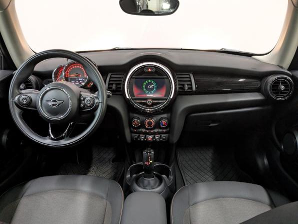 Mini Hatch III (F55/F56) Рестайлинг с пробегом 2019 года, цена 1 950 000 рублей, 42925 км, хэтчбек, Автокод Объявления