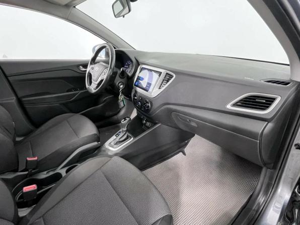 Hyundai Solaris II с пробегом 2017 года, цена 945 000 рублей, 172314 км, седан, Автокод Объявления