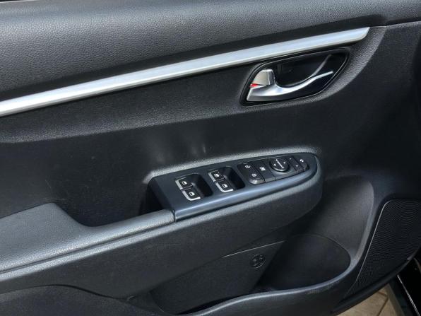 Kia Rio IV Рестайлинг с пробегом 2021 года, цена 1 800 000 рублей, 50670 км, хэтчбек, Автокод Объявления