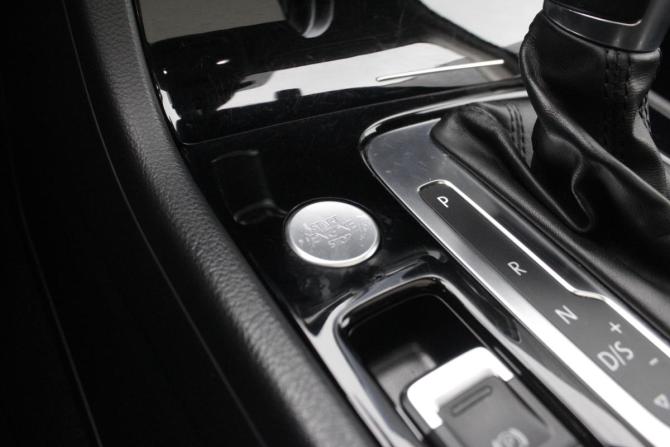 Volkswagen Touareg II Рестайлинг с пробегом 2017 года, цена 3 600 000 рублей, 188527 км, внедорожник, Автокод Объявления