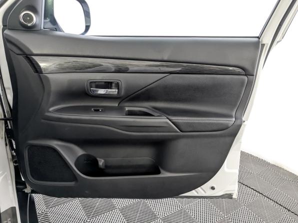 Mitsubishi Outlander III Рестайлинг 2 с пробегом 2018 года, цена 1 875 000 рублей, 213152 км, внедорожник, Автокод Объявления