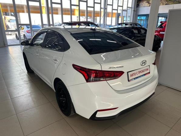Hyundai Solaris II с пробегом 2018 года, цена 990 000 рублей, 134000 км, седан, Автокод Объявления