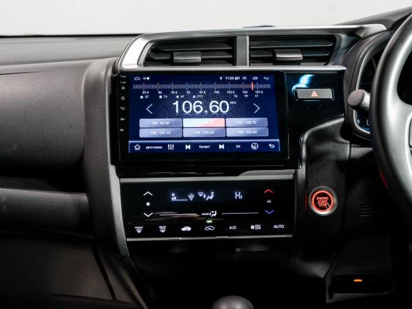 Honda Fit III Рестайлинг с пробегом 2017 года, цена 1 250 000 рублей, 30200 км, хэтчбек, Автокод Объявления