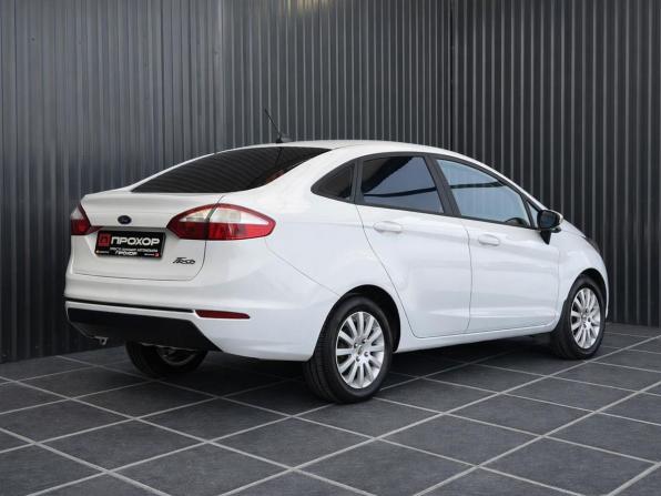 Ford Fiesta Mk6 Рестайлинг с пробегом 2017 года, цена 867 000 рублей, 135400 км, седан, Автокод Объявления