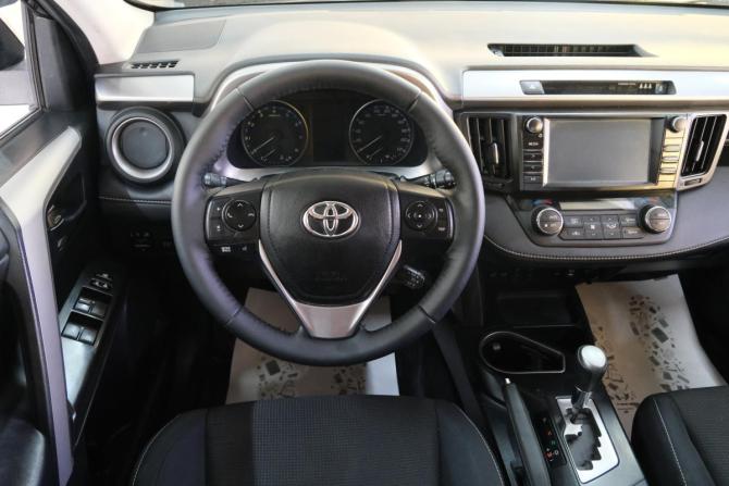 Toyota RAV4 IV (XA40) Рестайлинг с пробегом 2017 года, цена 2 319 000 рублей, 92000 км, внедорожник, Автокод Объявления