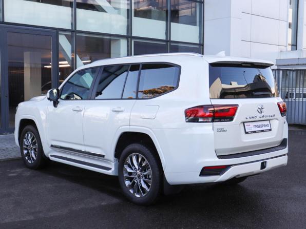 Toyota Land Cruiser 300 Series с пробегом 2022 года, цена 9 378 000 рублей, 28197 км, внедорожник, Автокод Объявления