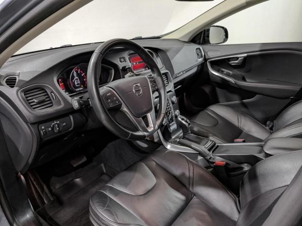 Volvo V40 II Рестайлинг с пробегом 2019 года, цена 2 390 000 рублей, 65640 км, хэтчбек, Автокод Объявления
