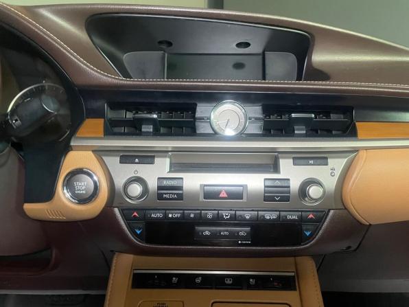 Lexus ES VI Рестайлинг с пробегом 2016 года, цена 2 699 000 рублей, 216587 км, седан, Автокод Объявления