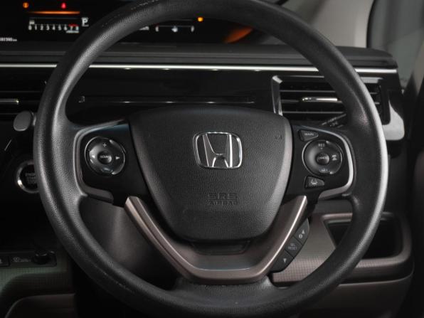 Honda Stepwgn V Рестайлинг с пробегом 2017 года, цена 1 849 000 рублей, 181390 км, минивэн, Автокод Объявления