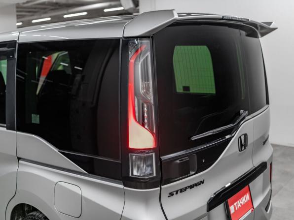 Honda Stepwgn V Рестайлинг с пробегом 2018 года, цена 2 150 000 рублей, 101747 км, минивэн, Автокод Объявления