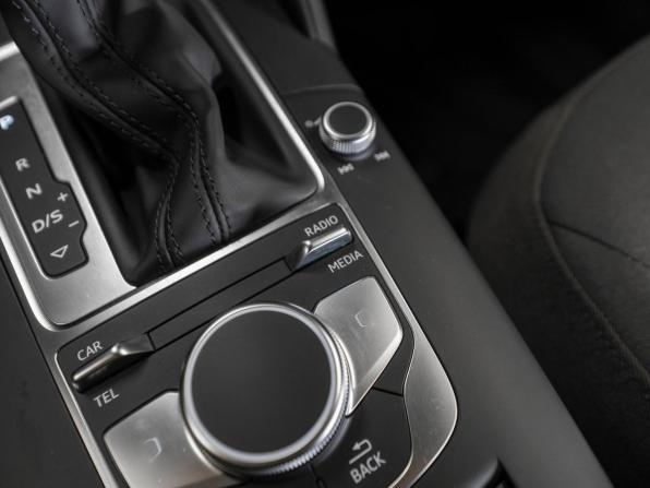 Audi A3 III (8V) Рестайлинг с пробегом 2018 года, цена 2 530 000 рублей, 35221 км, седан, Автокод Объявления
