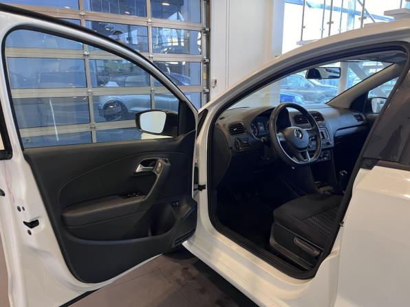 Volkswagen Polo V Рестайлинг с пробегом 2017 года, цена 1 250 000 рублей, 82650 км, седан, Автокод Объявления