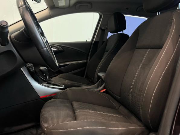 Opel Astra J Рестайлинг с пробегом 2015 года, цена 810 000 рублей, 142000 км, универсал, Автокод Объявления