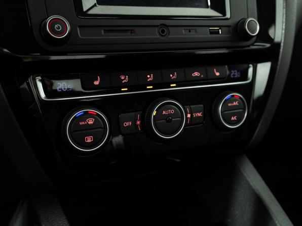 Volkswagen Jetta VI Рестайлинг с пробегом 2016 года, цена 1 399 700 рублей, 136871 км, седан, Автокод Объявления