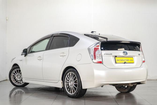 Toyota Prius III Рестайлинг (XW30) с пробегом 2015 года, цена 1 539 000 рублей, 188000 км, лифтбек, Автокод Объявления