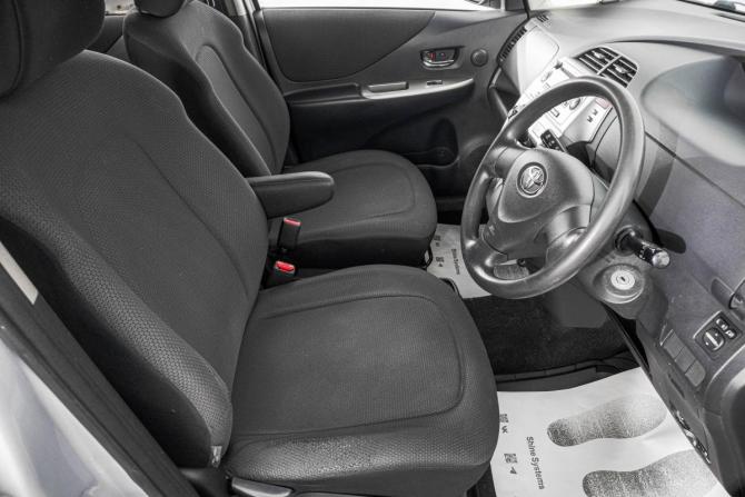 Toyota Ractis I с пробегом 2009 года, цена 599 000 рублей, 250000 км, хэтчбек, Автокод Объявления