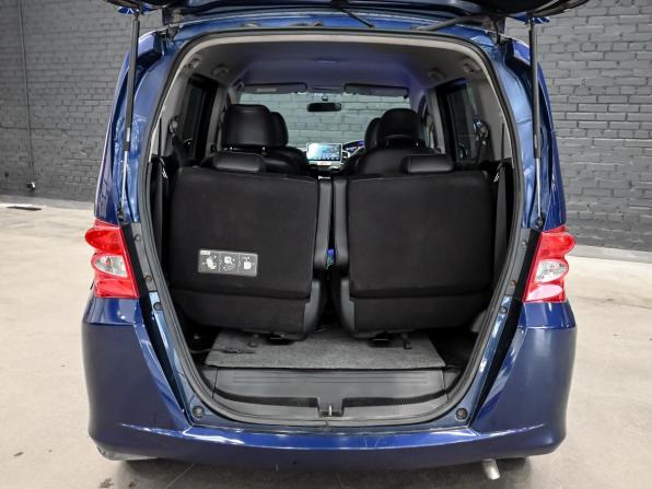 Honda Freed I Рестайлинг с пробегом 2013 года, цена 1 000 000 рублей, 203022 км, компактвэн, Автокод Объявления