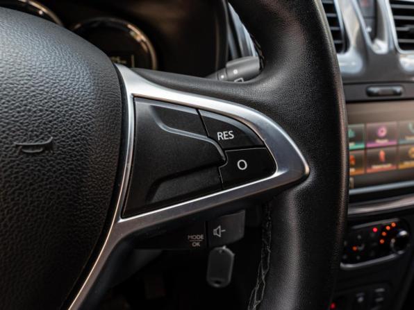 Renault Sandero II Рестайлинг с пробегом 2019 года, цена 1 239 000 рублей, 123905 км, хэтчбек, Автокод Объявления