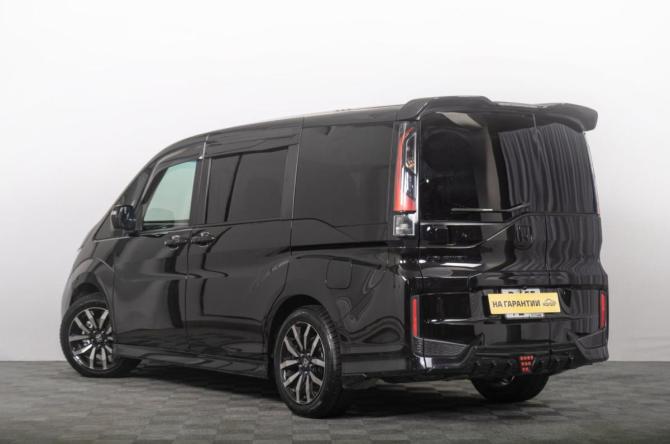 Honda Stepwgn V с пробегом 2016 года, цена 1 999 000 рублей, 108000 км, минивэн, Автокод Объявления