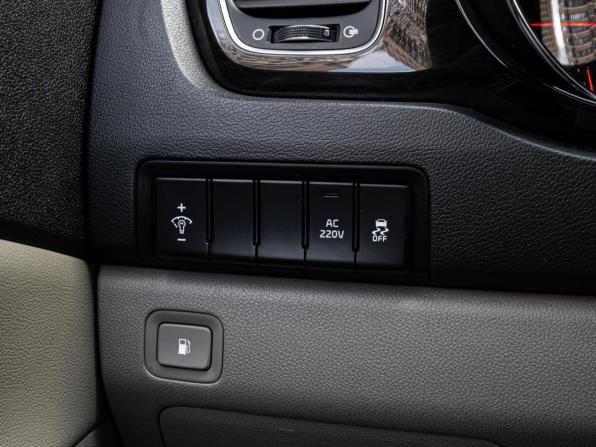 Kia Carnival III с пробегом 2018 года, цена 2 500 000 рублей, 138625 км, минивэн, Автокод Объявления