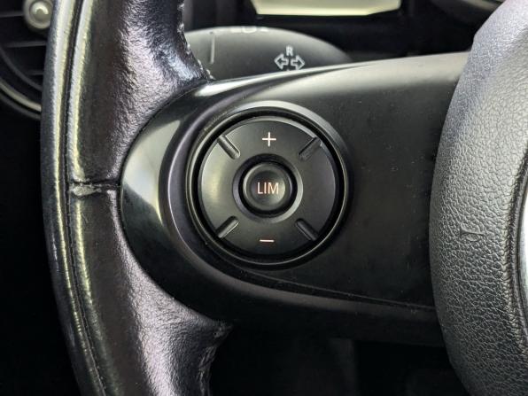 Mini Hatch III (F55/F56) Рестайлинг с пробегом 2018 года, цена 1 785 000 рублей, 81512 км, хэтчбек, Автокод Объявления