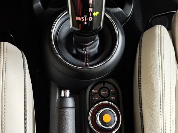 Mini Hatch III (F55/F56) Рестайлинг с пробегом 2021 года, цена 3 495 000 рублей, 14155 км, хэтчбек, Автокод Объявления