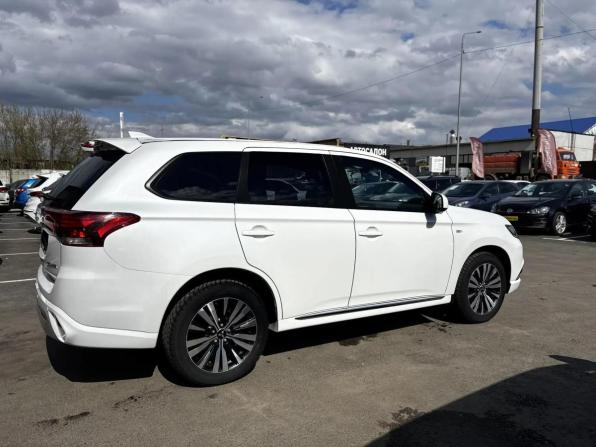 Mitsubishi Outlander III Рестайлинг 3 с пробегом 2022 года, цена 2 700 000 рублей, 49547 км, внедорожник, Автокод Объявления