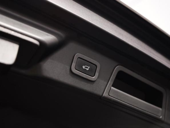 Land Rover Range Rover Velar I с пробегом 2018 года, цена 3 299 000 рублей, 111328 км, внедорожник, Автокод Объявления