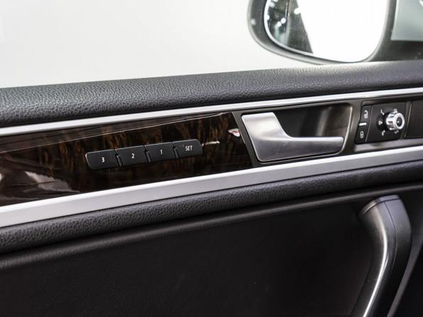 Volkswagen Touareg II с пробегом 2012 года, цена 2 080 000 рублей, 189757 км, внедорожник, Автокод Объявления